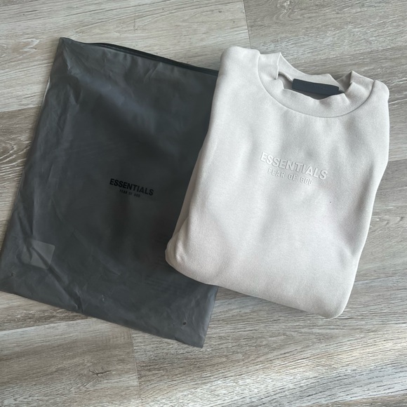 NWT Fear of God Essentials Core Crewneck in Silver Cloud - Picture 3 of 12
